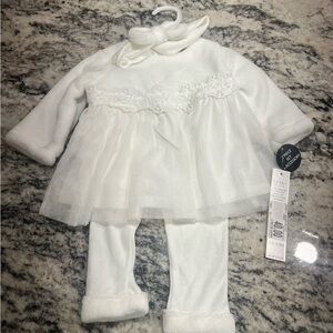 NWT Nicole Miller Baby girl Set with bow